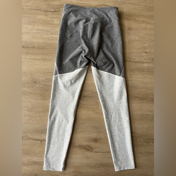 Outdoor Voices 3/4 Two-Tone leggings size S Athleisure - Picture 4 of 5
